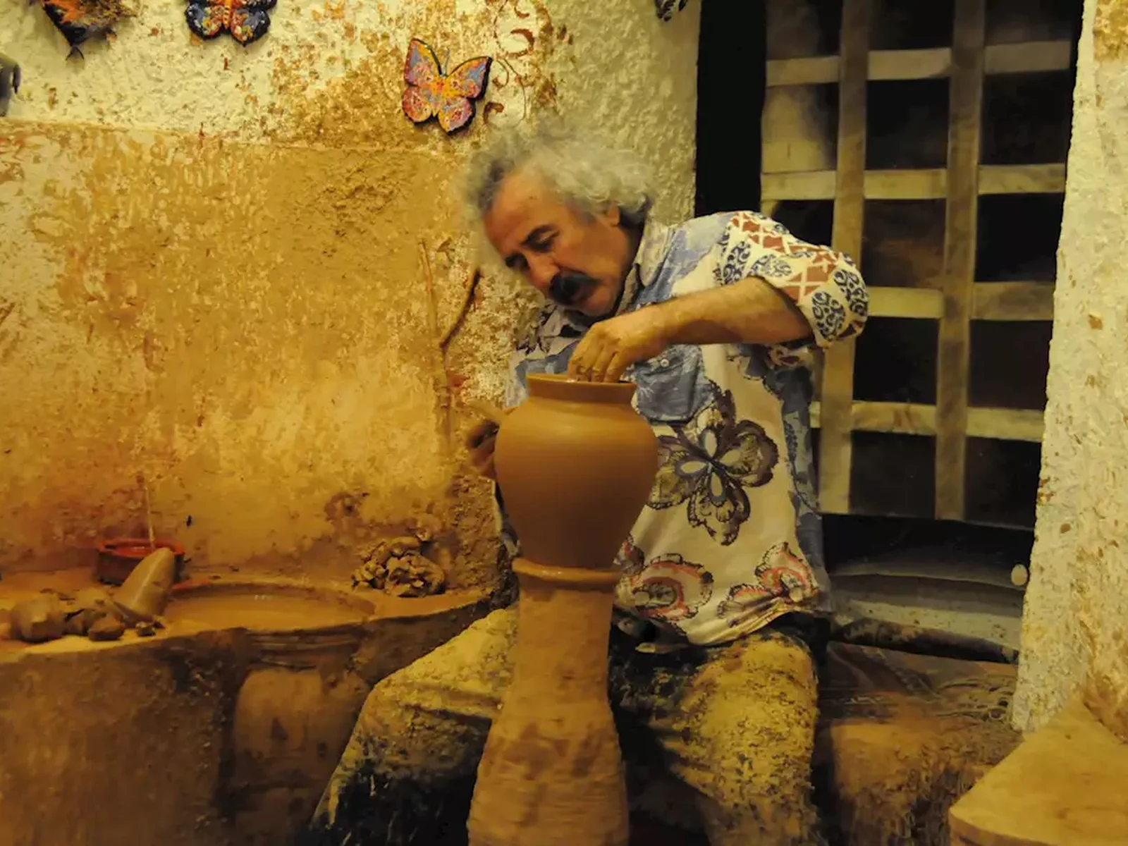 Avanos pottery master on the Cappadocia North and South Express tour